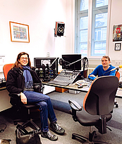 Dr. Susanne Aschhoff mit dem Vorstandsmitglied Dr. Andreas Frank im Vorproduktions-Studio des bermuda.funk