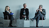 Annette Lennartz, Dr. Harald Stockert und Thorsten Riehle im Gespräch, fotografiert von Oliver Sachs am „Tag der Archive”